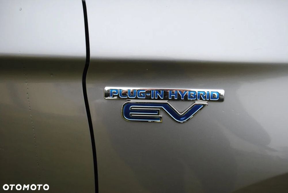 Mitsubishi Outlander - 11