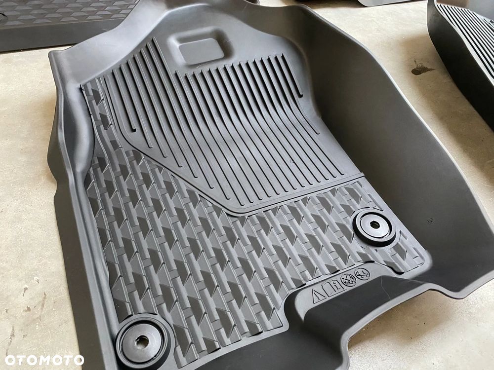 Dywaniki gumowe Ram 2019- duża kabina - 6