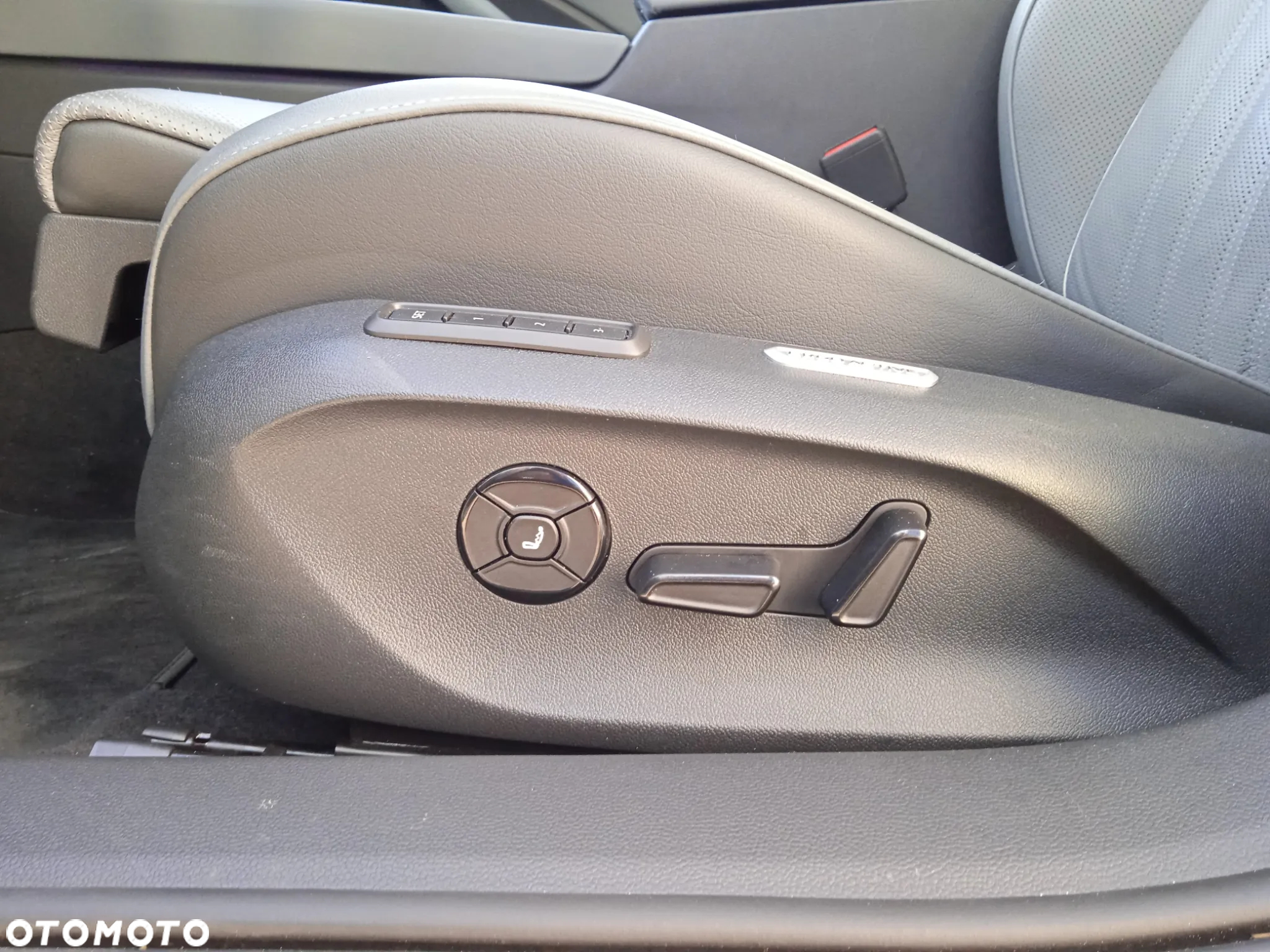 Volkswagen Passat 2.0 TDI SCR Elegance DSG - 19