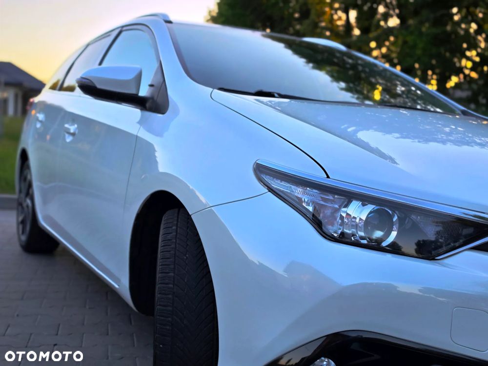 Toyota Auris 1.6 D-4D Premium - 10
