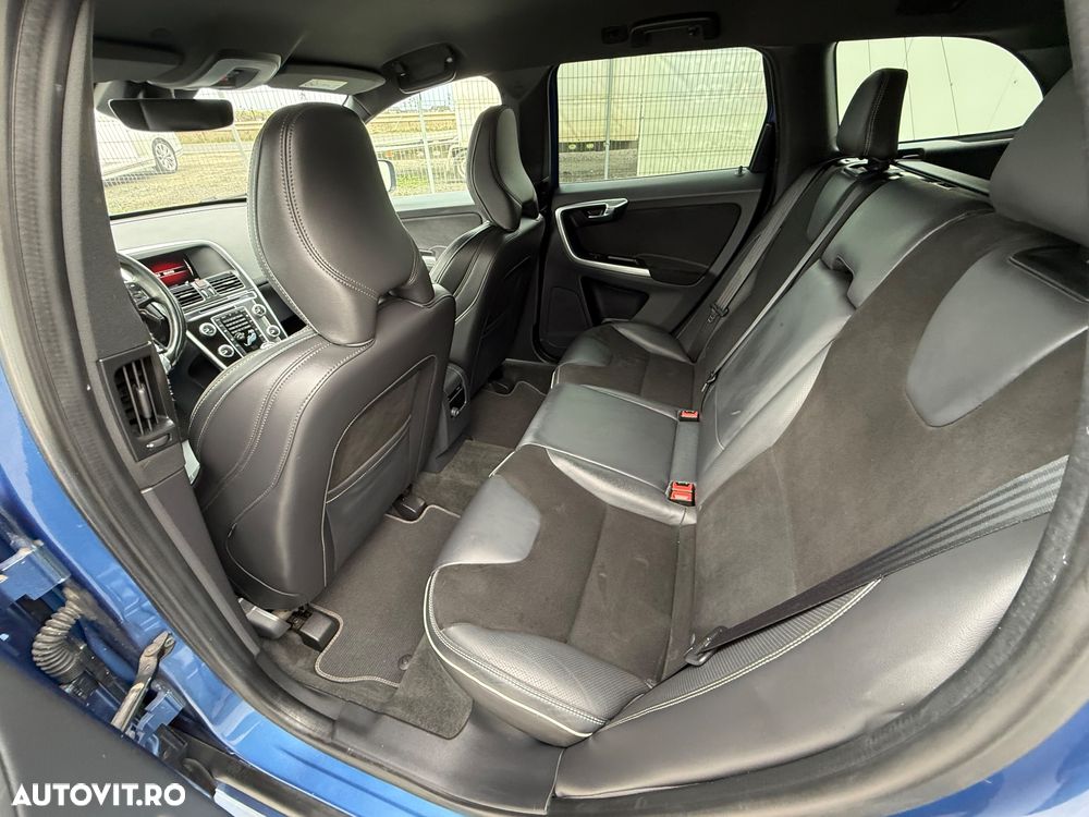 Volvo XC 60 D4 R-Design - 12