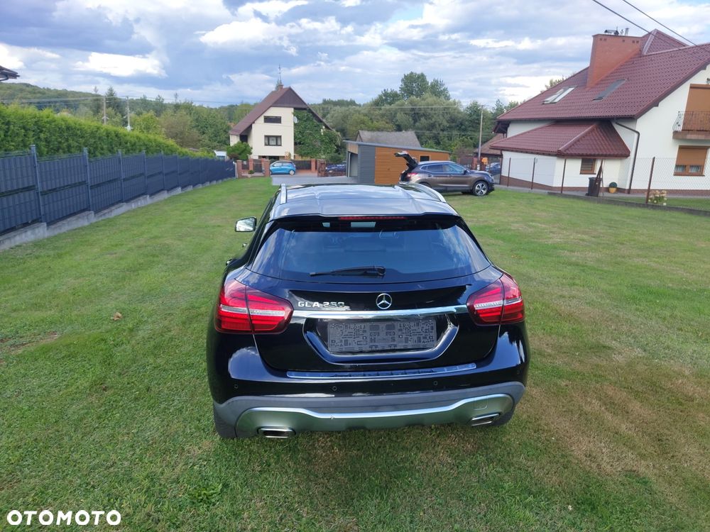 Mercedes-Benz GLA 250 7G-DCT Peak Edition - 8