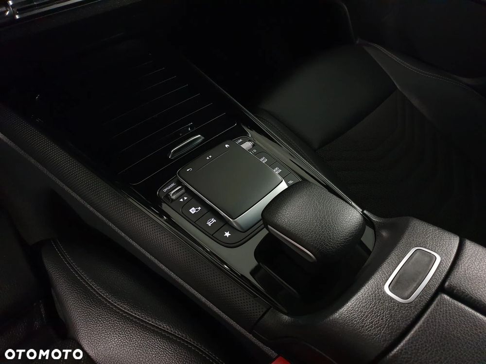 Mercedes-Benz GLB 200 d 4-Matic AMG Line 8G-DCT - 29