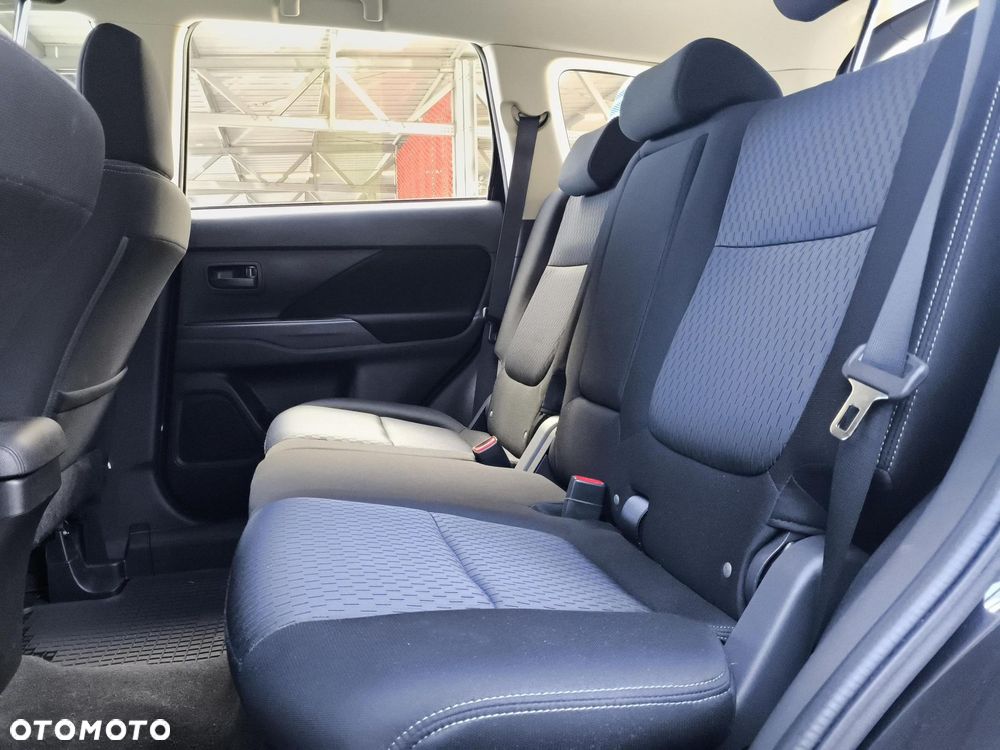 Mitsubishi Outlander - 26