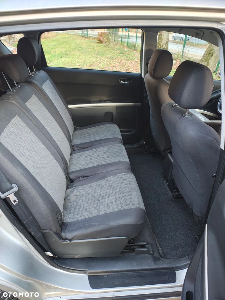 Toyota Corolla Verso 2.2 D-4D - 19