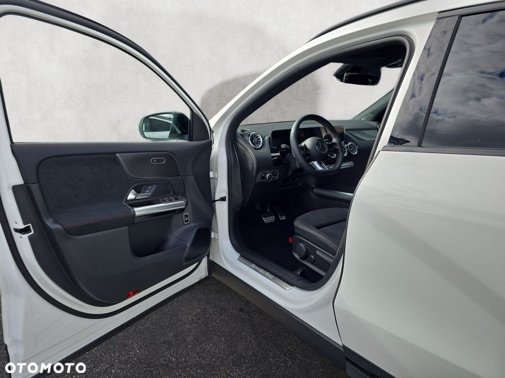 Mercedes-Benz GLA - 10