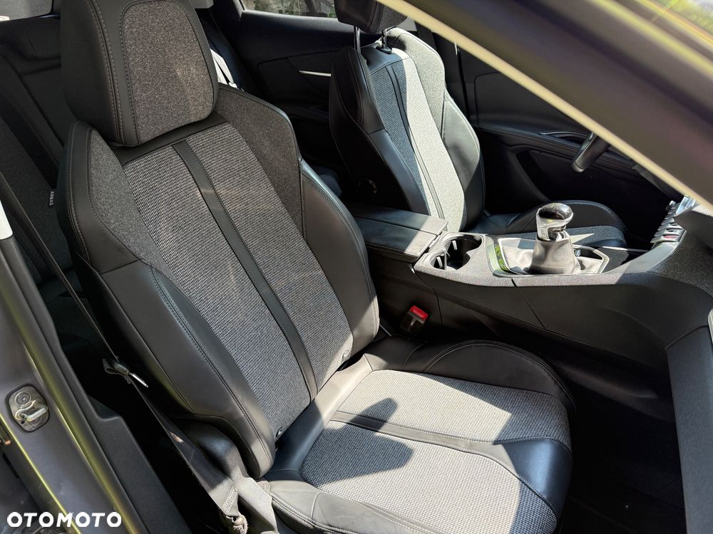 Peugeot 3008 1.5 BlueHDi Allure S&S - 15