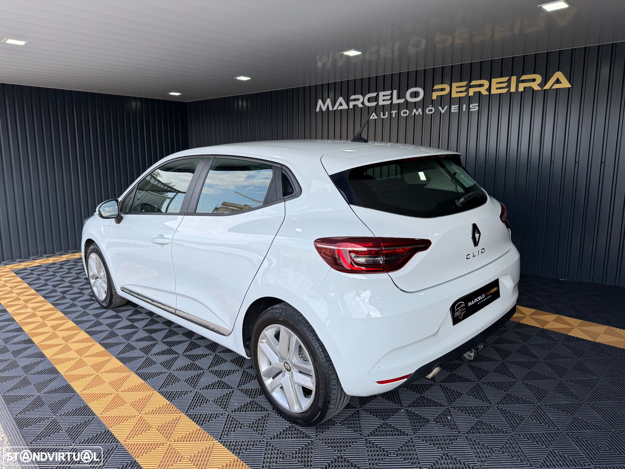 Renault Clio TCe 90 BUSINESS EDITION - 3