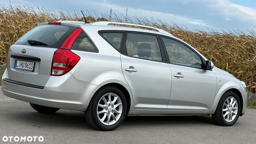 Kia Ceed - 33