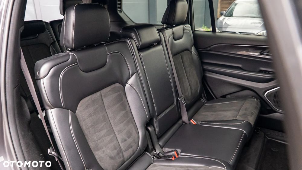 Jeep Grand Cherokee - 23