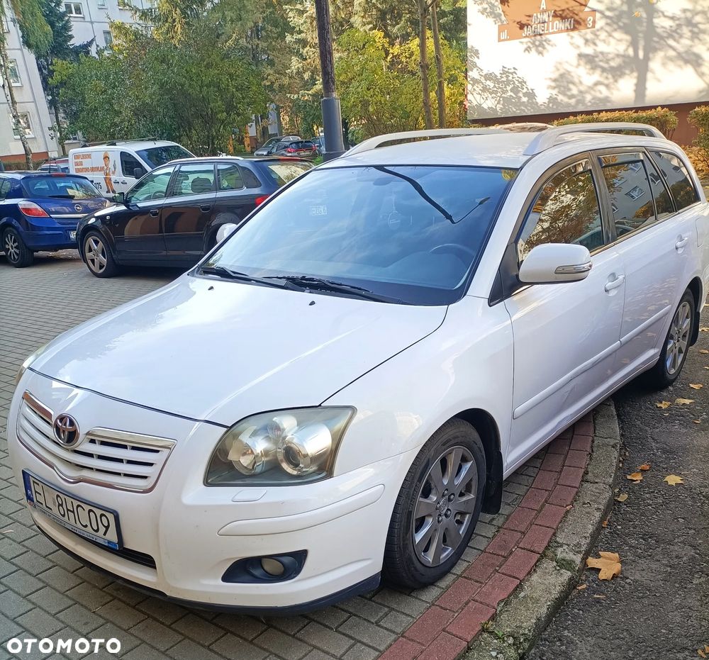 Toyota Avensis 1.8 VVT-i Sol - 1