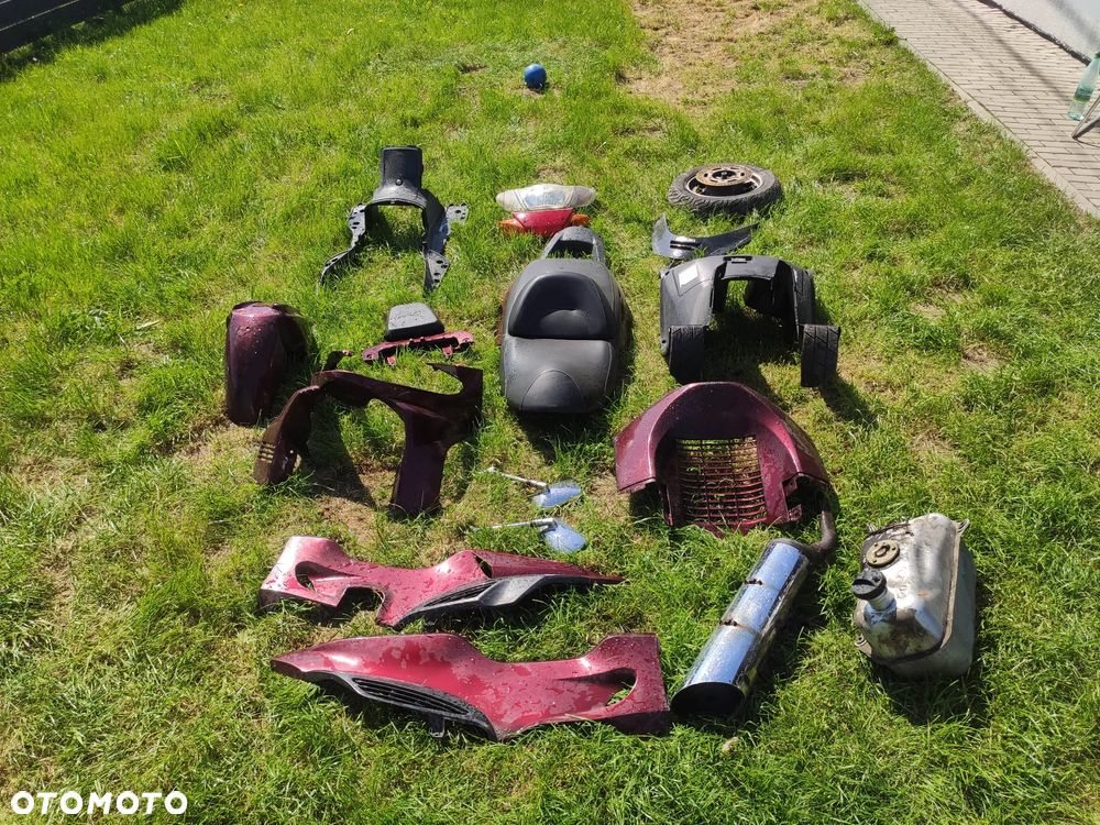 Suzuki Burgman AN 400 K1 98- Czasza Lampa Lusterko Fotel Owiewka Koło Bak Bordowy Inne - 1