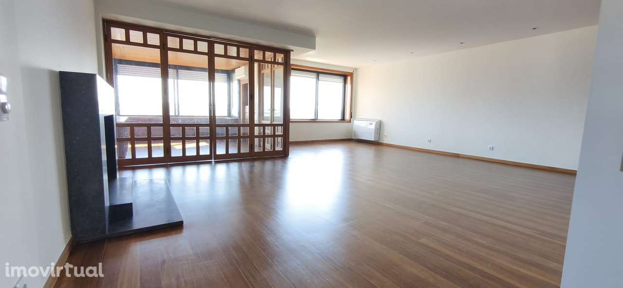 magnifico T5 duplex remodelado na Rua Miguel Torga , Penedo da Saudade - Grande imagem: 2/23