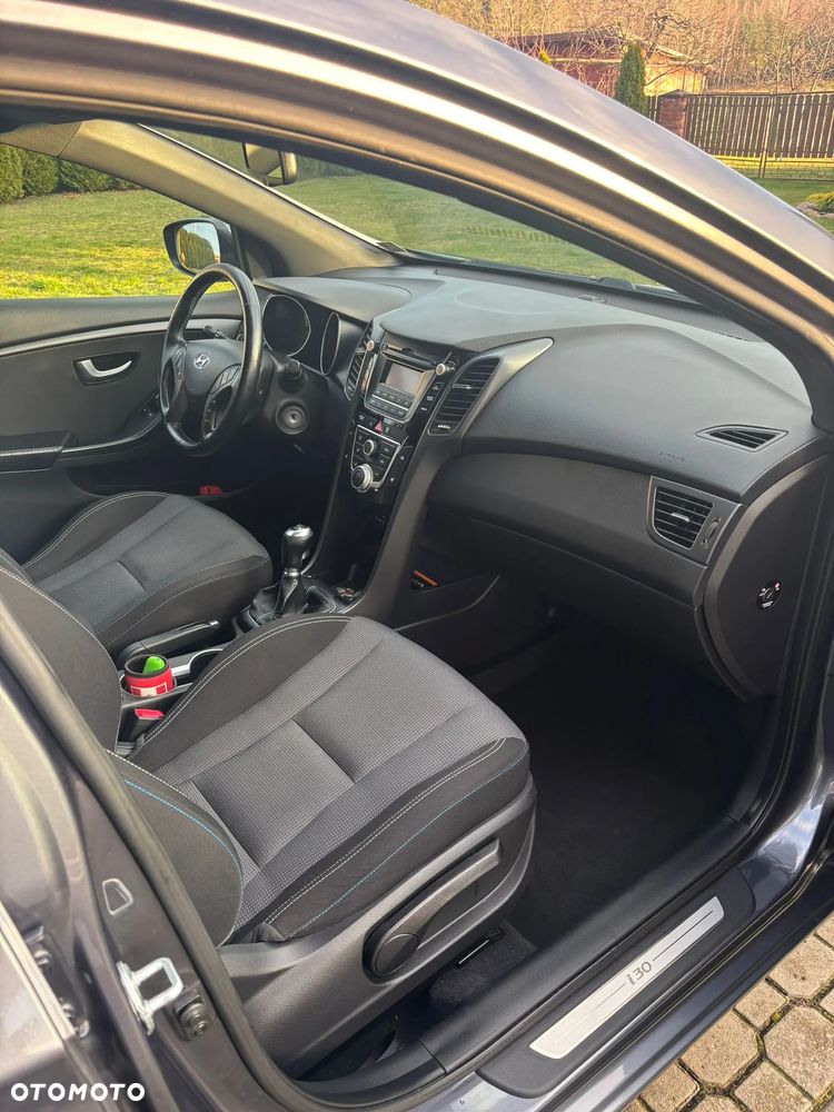 Hyundai i30 blue Kombi 1.6 GDi Passion - 13