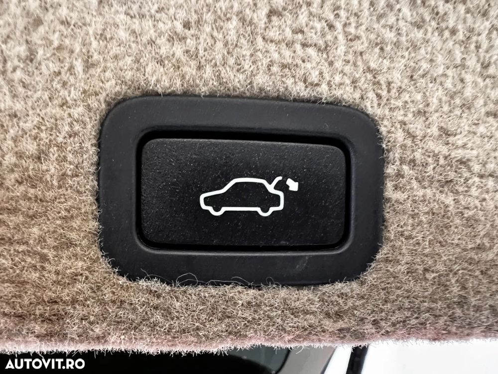 Volvo XC 60 D4AWD Momentum - 4