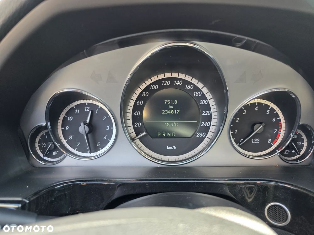 Mercedes-Benz Klasa E 250 CGI BlueEffICIENCY Avantgarde - 16