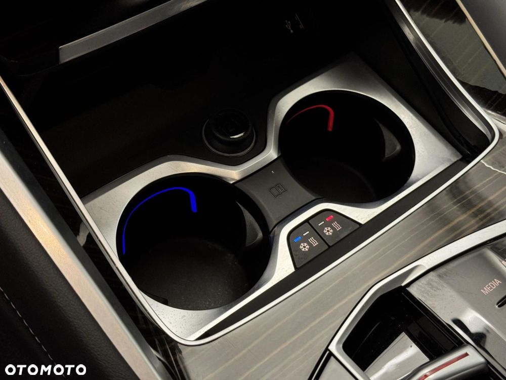 BMW X6 xDrive30d mHEV - 23