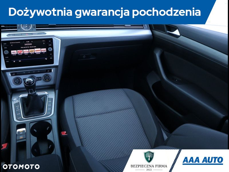 Volkswagen Passat - 9