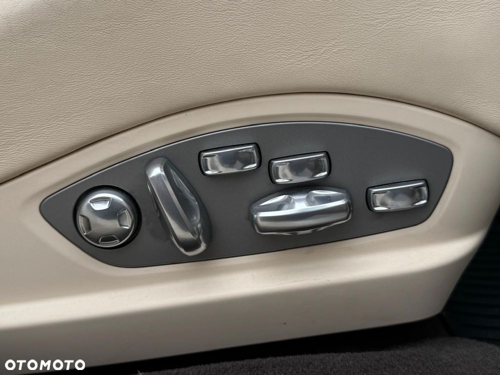 Porsche Panamera 4 - 30