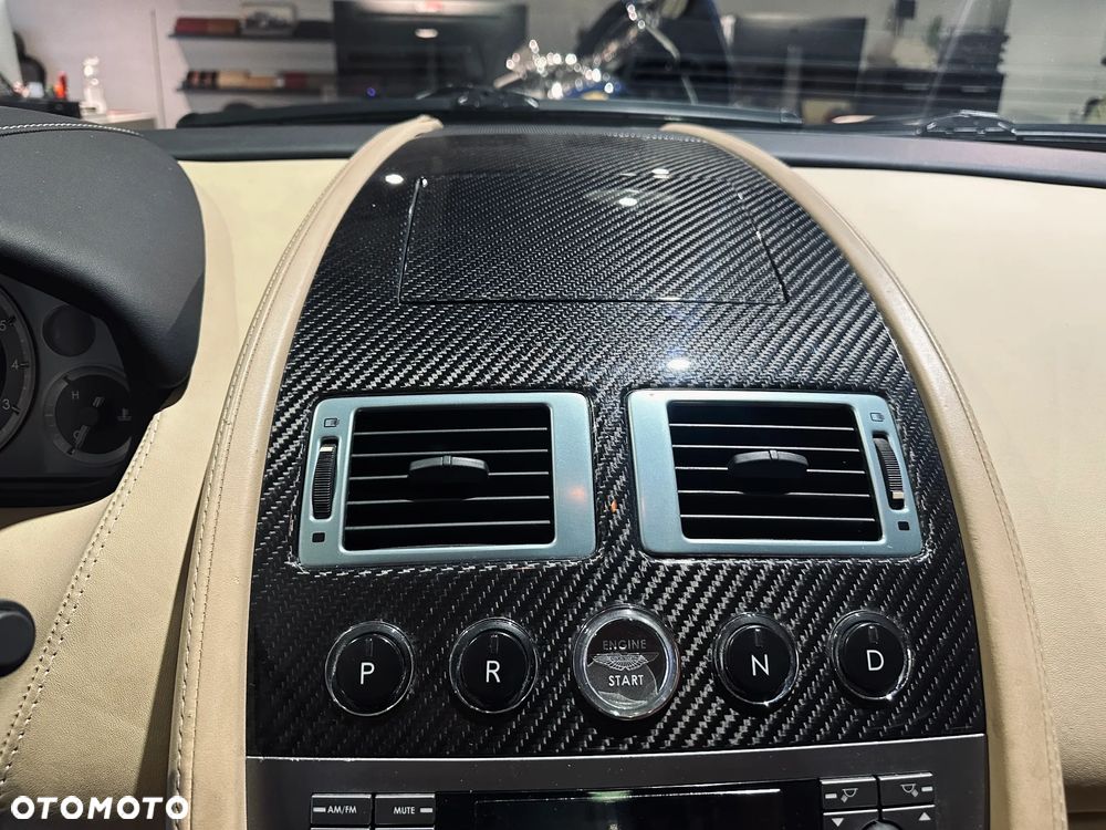 Aston Martin DB9 Standard - 8
