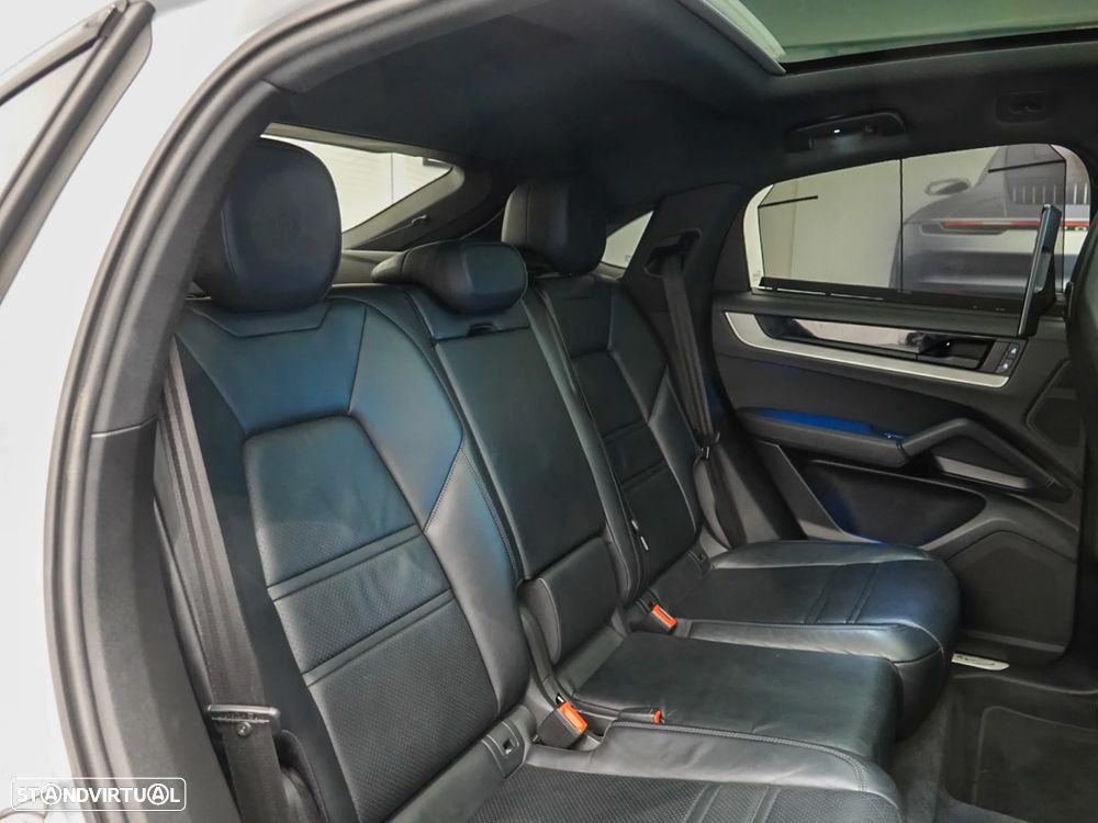 Porsche Cayenne Coupé E-Hybrid - 38