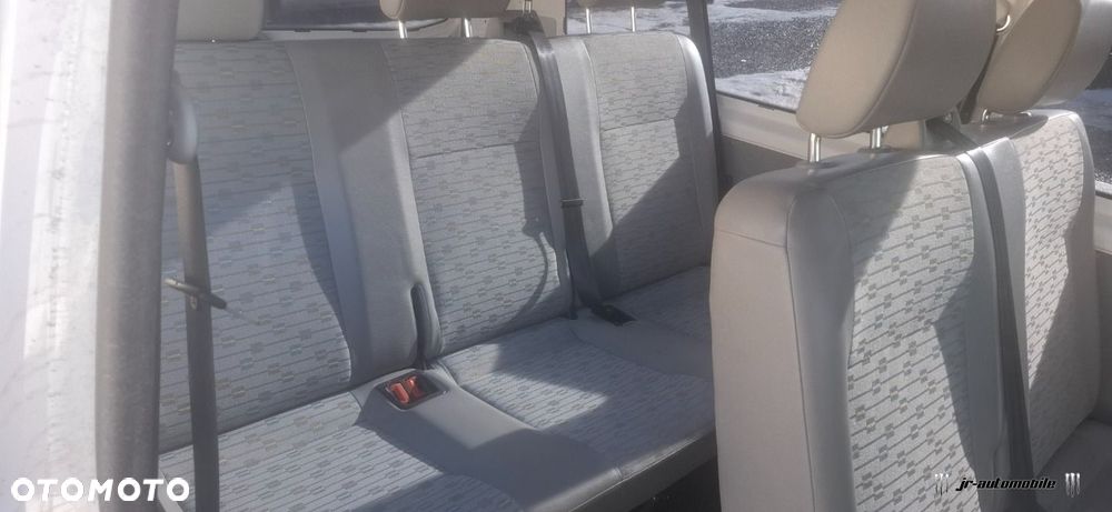 Volkswagen Caravelle - 11