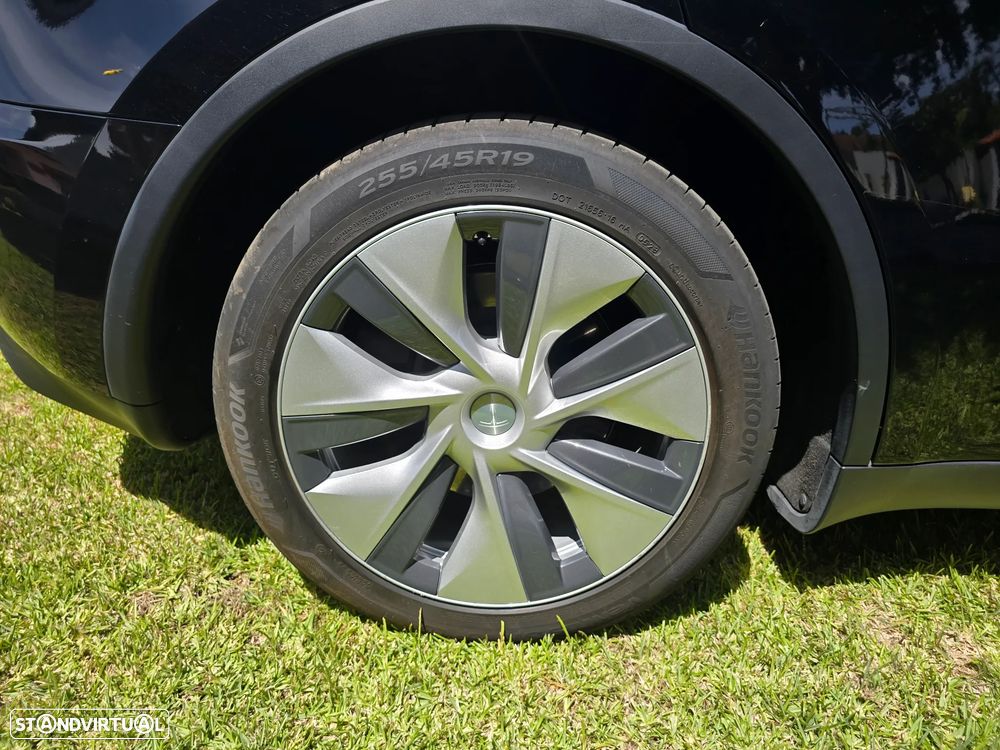 Tesla Model Y - 17