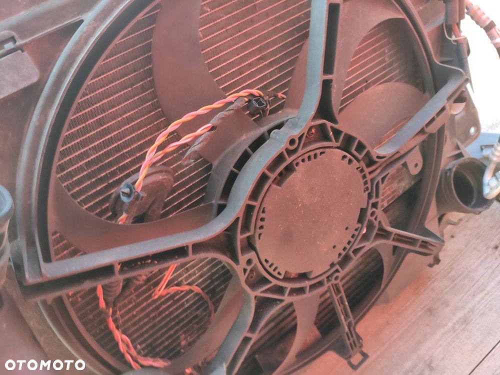 BMW X5 E70 3.0D M57 AUTOMAT PAS PRZEDNI WZMOCNIENIE CHŁODNICE WENTYLATOR - 12