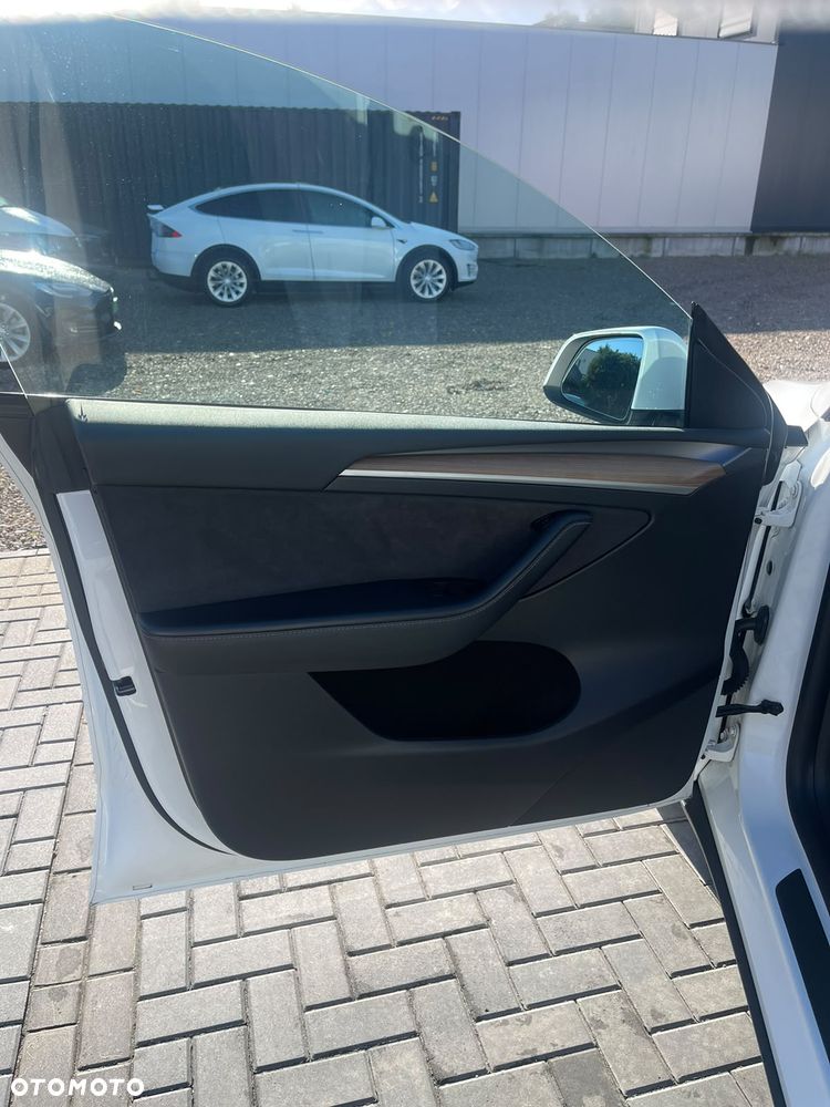 Tesla Model Y - 9
