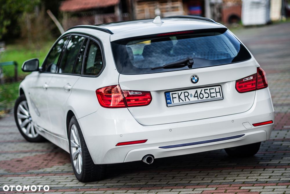 BMW Seria 3 318d Sport Line - 30