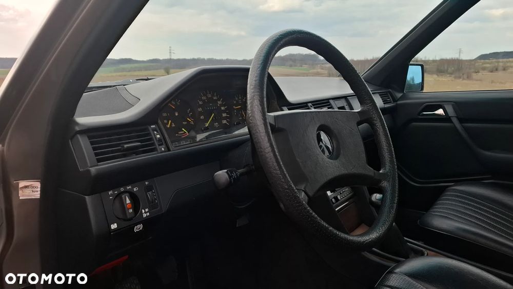 Mercedes-Benz W124 (1984-1993) - 32