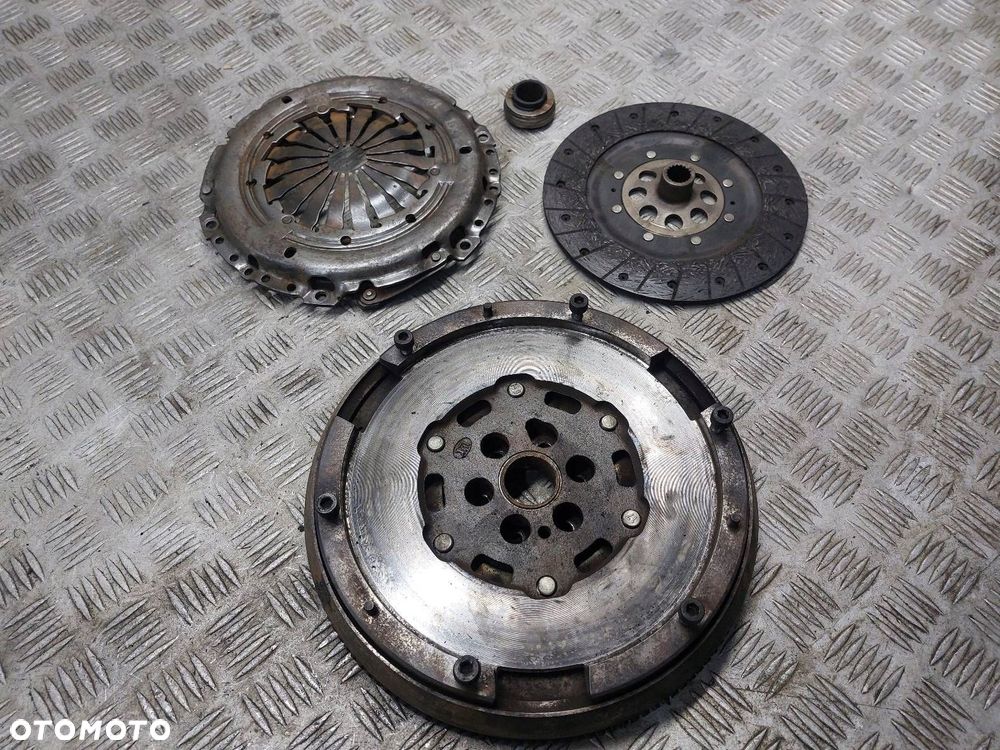 KOŁO DWUMASOWE + TARCZA + DOCISK + ŁOŻYSKO PEUGEOT 307 I 1.6 HDI - 1