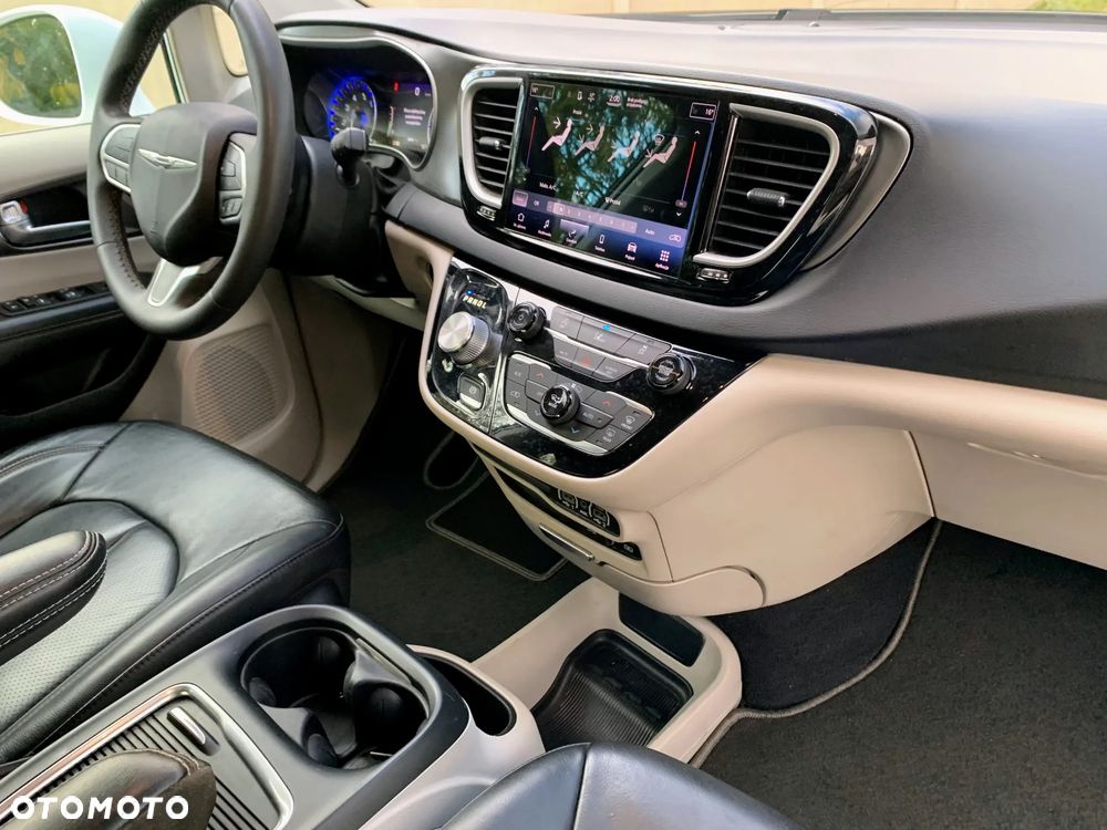 Chrysler Pacifica - 18