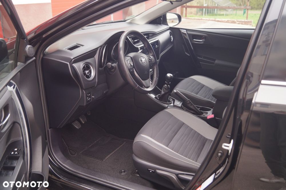 Toyota Auris 1.6 D-4D Executive - 18