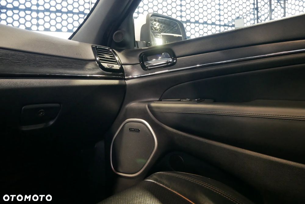 Jeep Grand Cherokee - 26