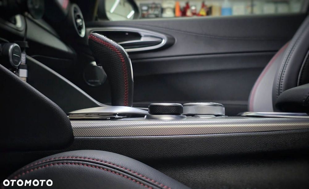 Alfa Romeo Giulia 2.0 Turbo Competizione Q4 - 10