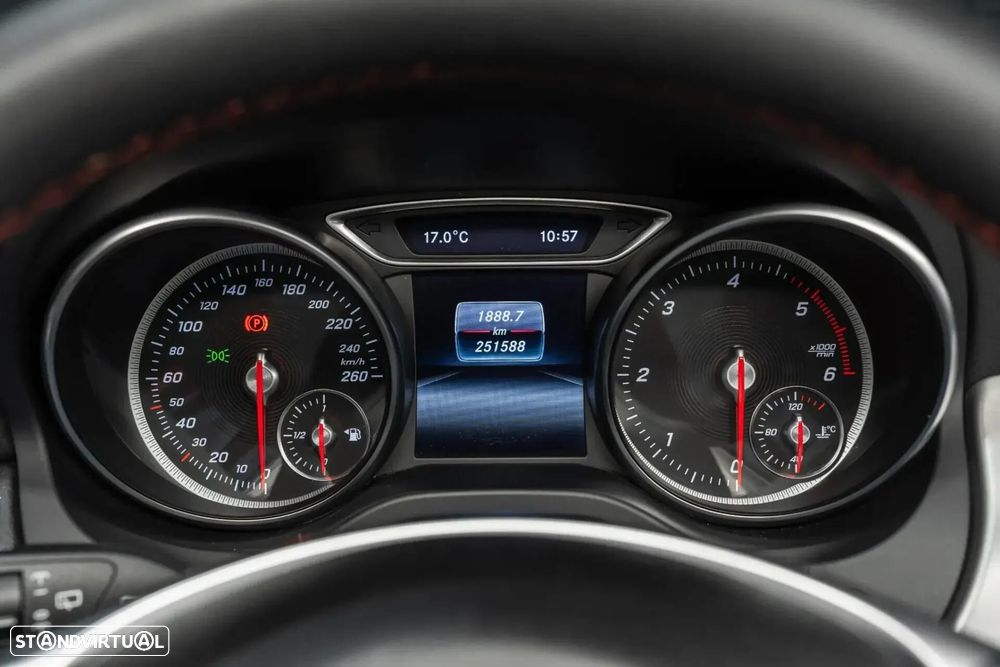 Mercedes-Benz CLA 200 d Shooting Brake AMG Line - 14
