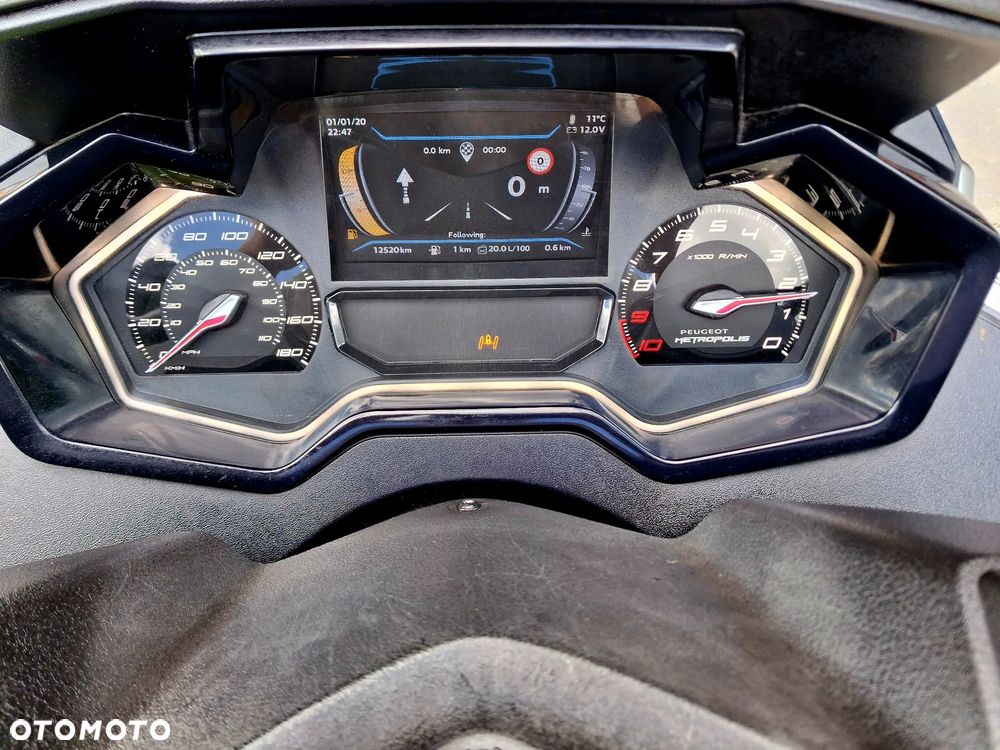 Peugeot Metropolis - 8