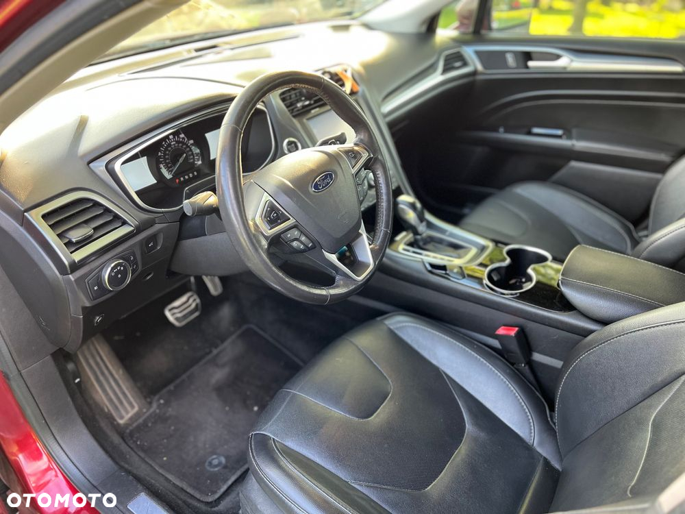 Ford Fusion 2.0 EcoBoost Titanium - 19
