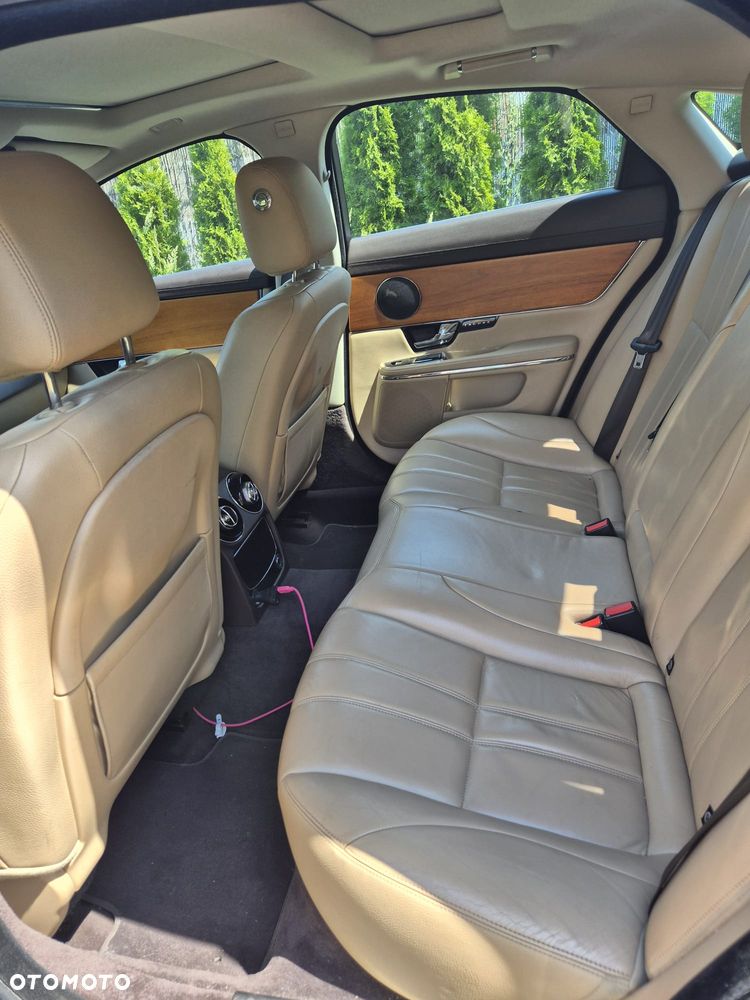 Jaguar XJ 3.0 D V6 LWB Premium Luxury - 10