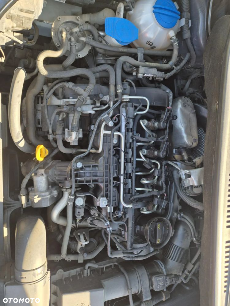 Volkswagen Touran 1.6 TDI DPF Highline - 13