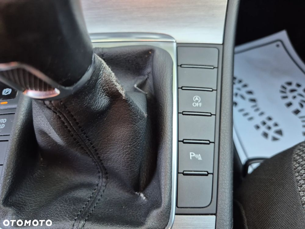 Volkswagen Passat 2.0 TDI Highline - 16