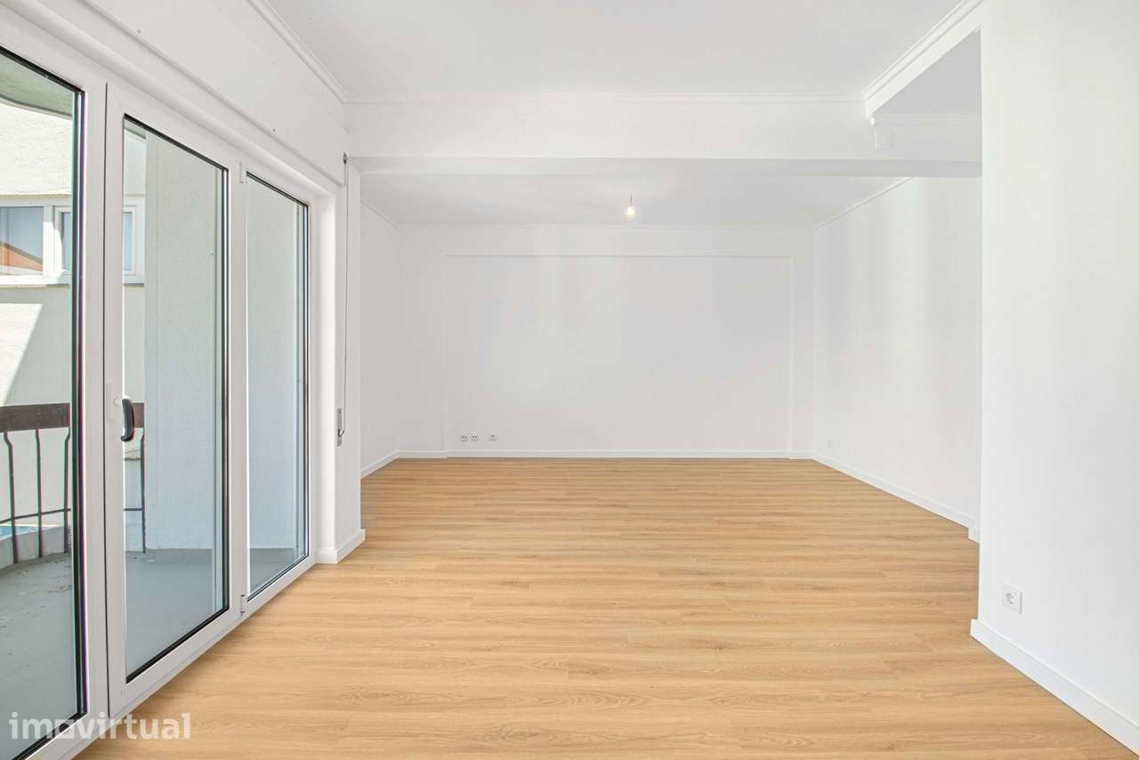 Excelente apartamento T2 com localização privilegiada em São João do E - Grande imagem: 3/30
