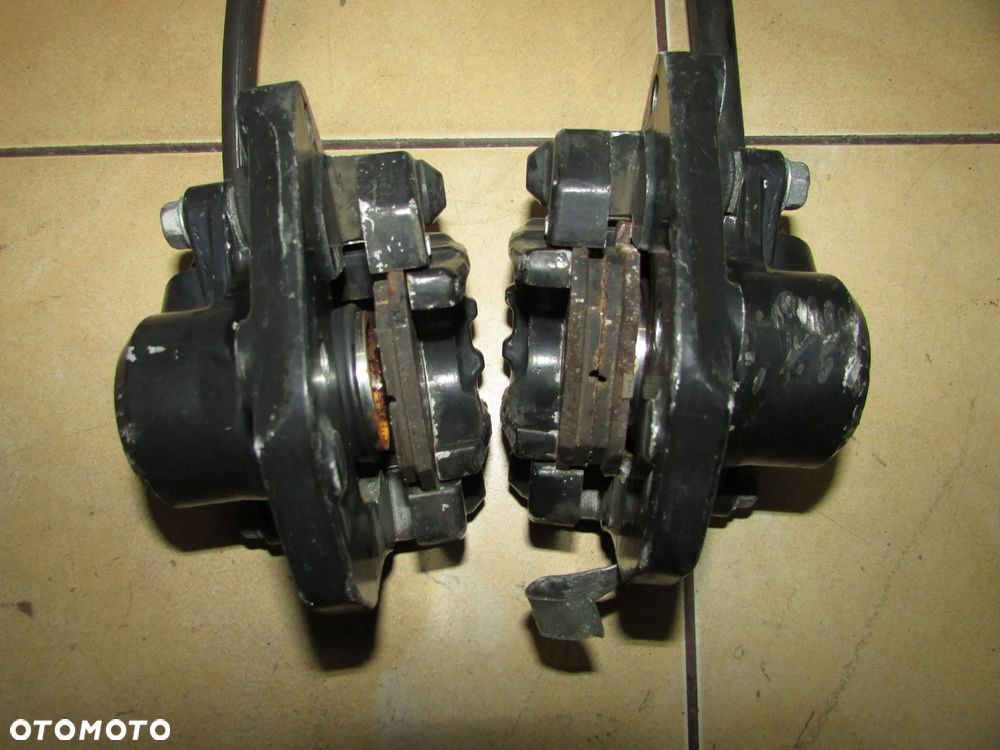 Honda CB 400 N zaciski hamulcowe przód - 2