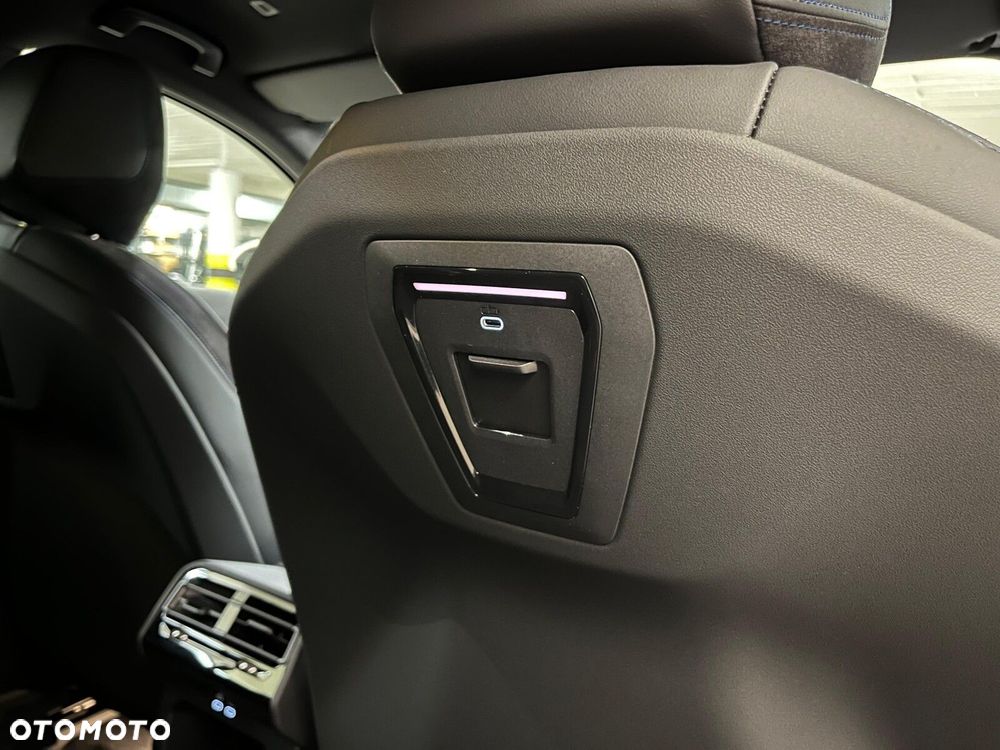 BMW Seria 5 520i mHEV M Sport - 37