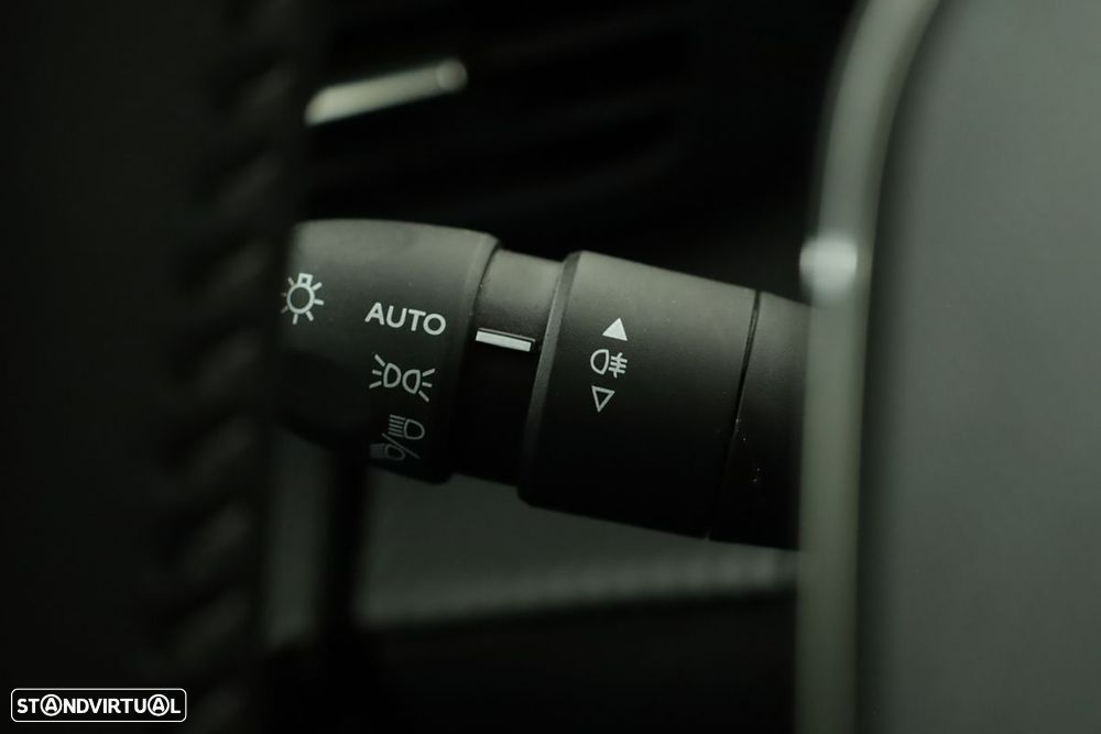 Peugeot 2008 1.2 PureTech Allure - 17