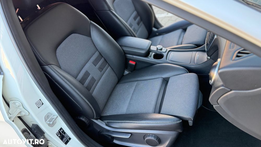 Mercedes-Benz GLA - 9