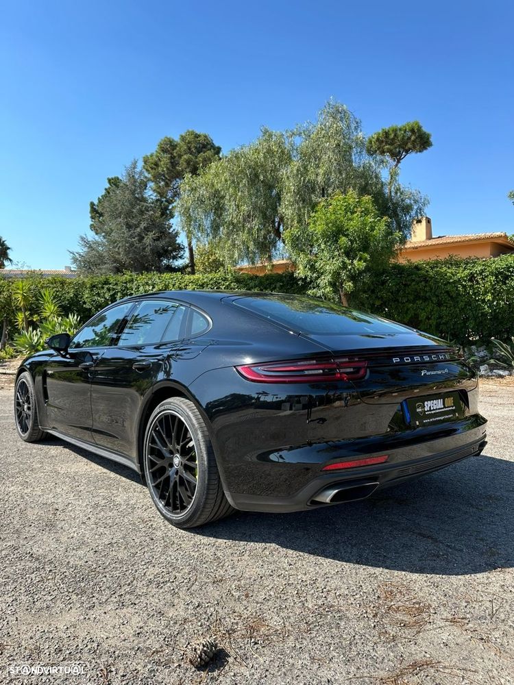 Porsche Panamera - 4