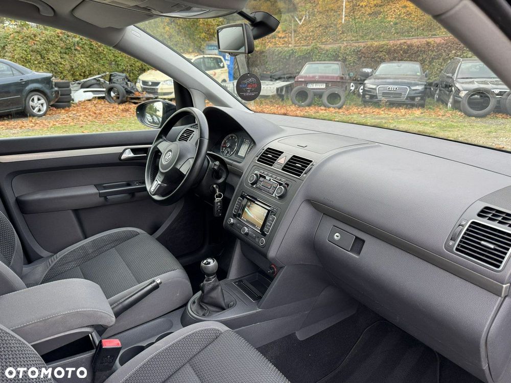 Volkswagen Touran - 15