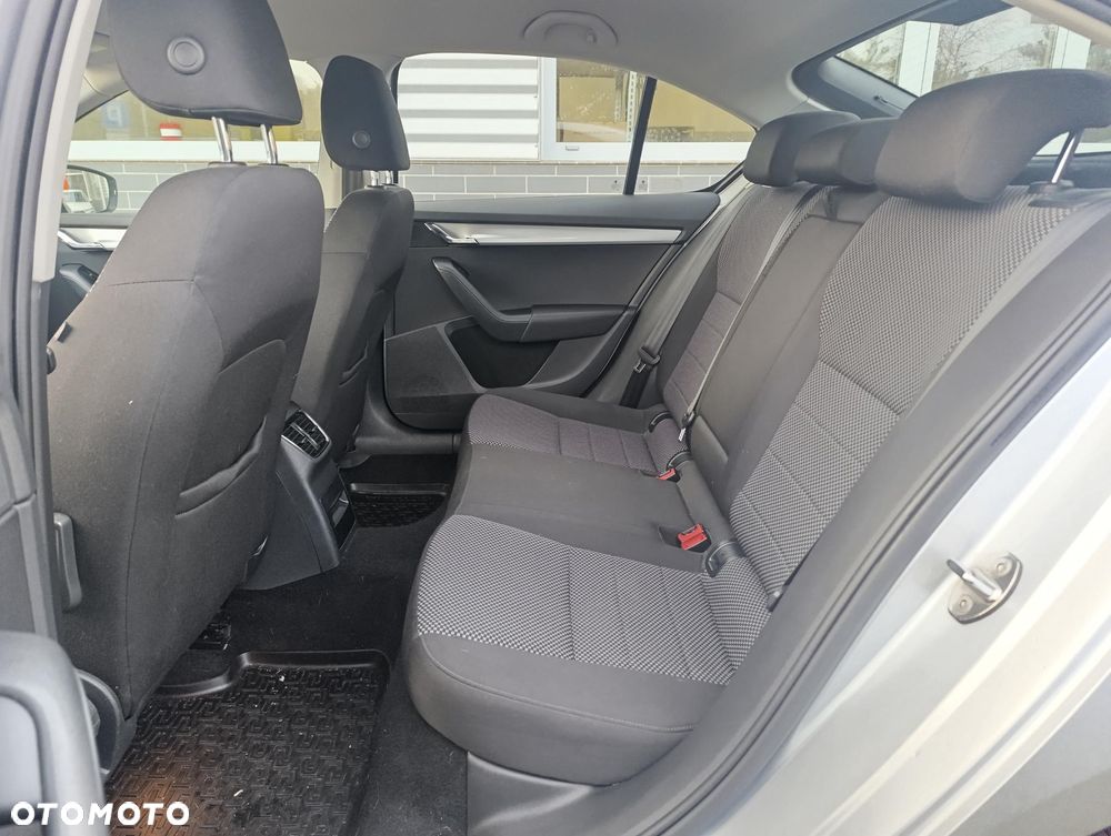 Skoda Octavia 1.4 TSI Ambition - 6